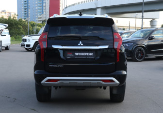 Подержанный автомобиль Mitsubishi Montero Sport 2023 года (6 фото)