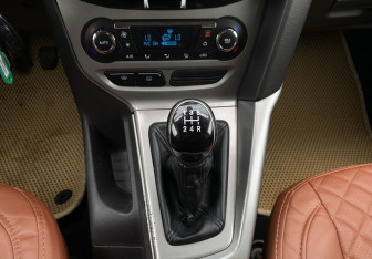 Подержанный автомобиль Ford Focus Sedan 2012 года (16 фото)