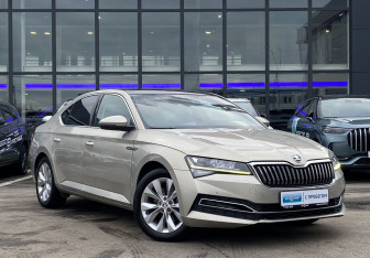 Подержанный автомобиль Skoda Superb Liftback 2019 года (3 фото)