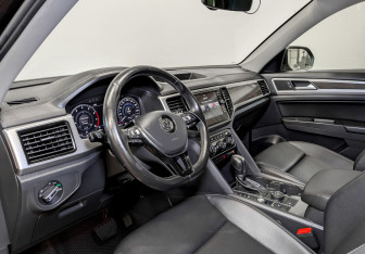 Подержанный автомобиль Volkswagen Teramont 2018 года (16 фото)