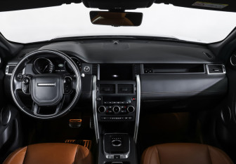 Подержанный автомобиль Land Rover Discovery Sport 2015 года (14 фото)