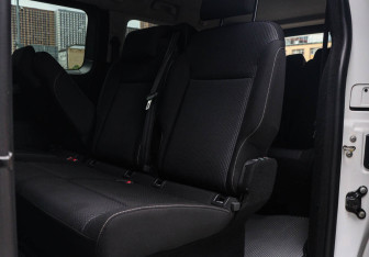Подержанный автомобиль Peugeot Traveller 2021 года (10 фото)