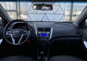 Подержанный автомобиль Hyundai Solaris Sedan 2013 года (10 фото)