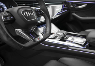 Подержанный автомобиль Audi Q8 2021 года (7 фото)