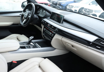 Подержанный автомобиль BMW X5 2016 года (9 фото)