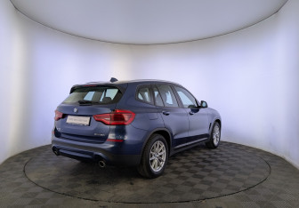 Подержанный автомобиль BMW X3 2020 года (5 фото)