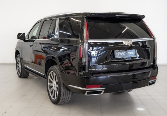 Подержанный автомобиль Cadillac Escalade Suv 2022 года (7 фото)