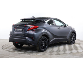 Подержанный автомобиль Toyota C-HR 2019 года (5 фото)