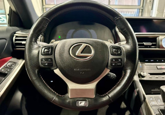 Подержанный автомобиль Lexus IS Sedan 2020 года (15 фото)