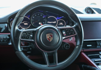 Подержанный автомобиль Porsche Cayenne 2020 года (17 фото)