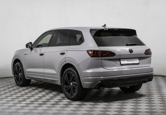 Подержанный автомобиль Volkswagen Touareg 2020 года (7 фото)