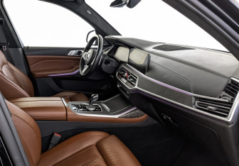 Подержанный автомобиль BMW X7 2021 года (13 фото)