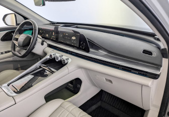 Подержанный автомобиль Exeed RX 2023 года (11 фото)