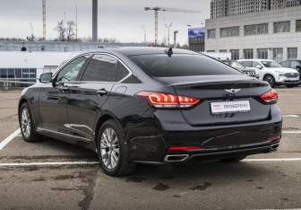 Подержанный автомобиль Hyundai Genesis 2016 года (8 фото)