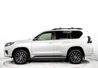 Подержанный автомобиль Toyota Land Cruiser Prado 2021 года (6 фото)
