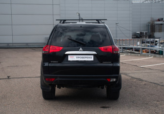 Подержанный автомобиль Mitsubishi Pajero Sport 2014 года (6 фото)