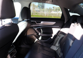Подержанный автомобиль Audi A6 Sedan 2021 года (10 фото)