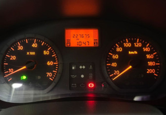 Подержанный автомобиль Renault Logan Sedan 2009 года (14 фото)