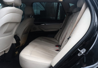 Подержанный автомобиль BMW X5 2016 года (10 фото)