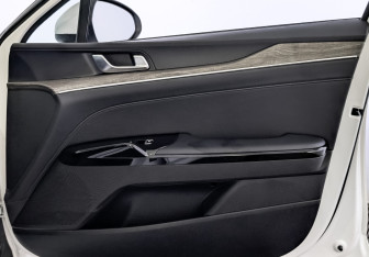 Подержанный автомобиль Kia K5 2021 года (24 фото)