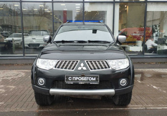Подержанный автомобиль Mitsubishi Pajero Sport 2013 года (2 фото)