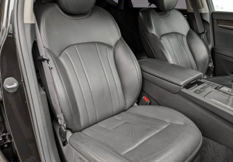 Подержанный автомобиль Genesis G80 2019 года (23 фото)