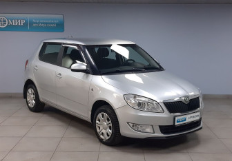 Подержанный автомобиль Skoda Fabia Hatchback 2010 года (3 фото)