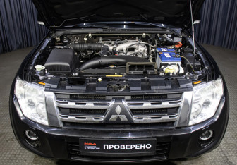 Подержанный автомобиль Mitsubishi Pajero 2012 года (9 фото)