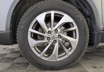 Подержанный автомобиль Nissan X-Trail 2015 года (12 фото)