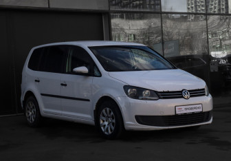 Подержанный автомобиль Volkswagen Touran 2011 года (3 фото)