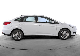 Подержанный автомобиль Ford Focus Sedan 2017 года (4 фото)