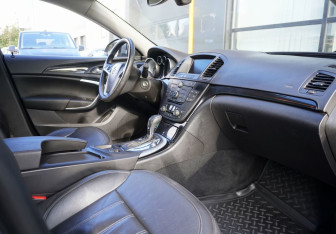 Подержанный автомобиль Opel Insignia Wagon 2012 года (11 фото)