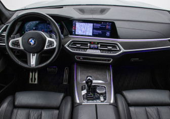 Подержанный автомобиль BMW X7 2022 года (14 фото)