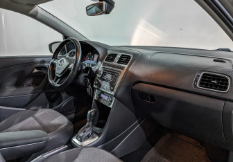 Подержанный автомобиль Volkswagen Polo Sedan 2018 года (11 фото)