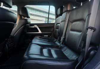 Подержанный автомобиль Toyota Land Cruiser Suv 2020 года (10 фото)