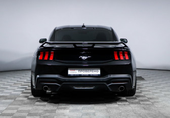 Подержанный автомобиль Ford Mustang Coupe 2023 года (6 фото)