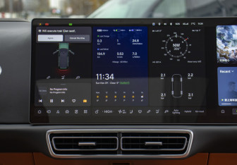 Подержанный автомобиль LiXiang L9 2023 года (25 фото)