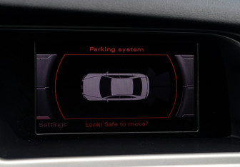 Подержанный автомобиль Audi A4 Sedan 2010 года (12 фото)