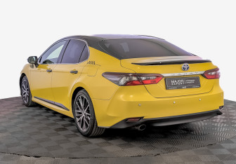 Подержанный автомобиль Toyota Camry Sedan 2022 года (7 фото)