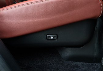 Подержанный автомобиль Lexus LX 2017 года (24 фото)