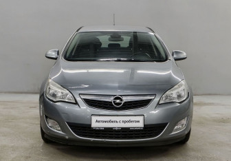 Подержанный автомобиль Opel Astra Hatchback 2011 года (2 фото)