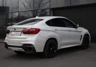 Подержанный автомобиль BMW X6 2016 года (5 фото)