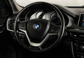 Подержанный автомобиль BMW X5 2017 года (15 фото)