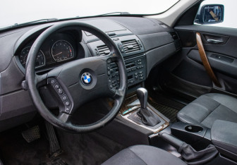 Подержанный автомобиль BMW X3 2005 года (9 фото)