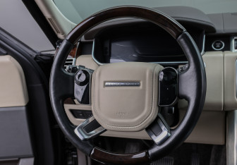 Подержанный автомобиль Land Rover Range Rover 2019 года (16 фото)