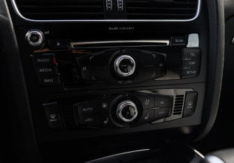 Подержанный автомобиль Audi A4 allroad 2014 года (17 фото)