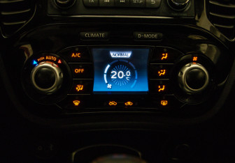 Подержанный автомобиль Nissan Juke 2014 года (19 фото)