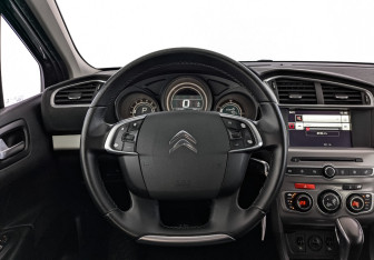 Подержанный автомобиль Citroen C4 Sedan 2017 года (22 фото)