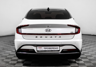 Подержанный автомобиль Hyundai Sonata 2020 года (6 фото)