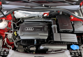 Подержанный автомобиль Audi Q3 2015 года (9 фото)